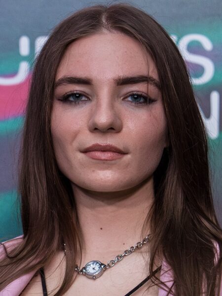 La poupée monte le son