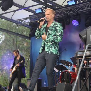 Bara hon älskar mig